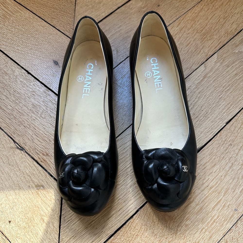 Chanel Black Flats with Classic Camellia Detail - Picture 2 of 9